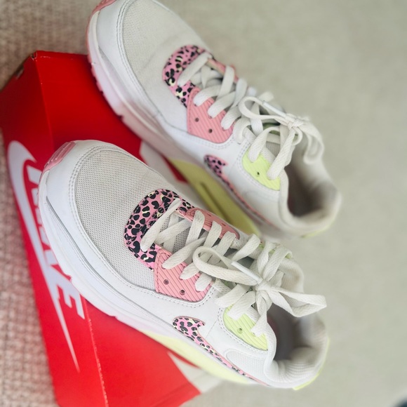 NIKE AIR MAX 90 GS - Picture 3 of 9